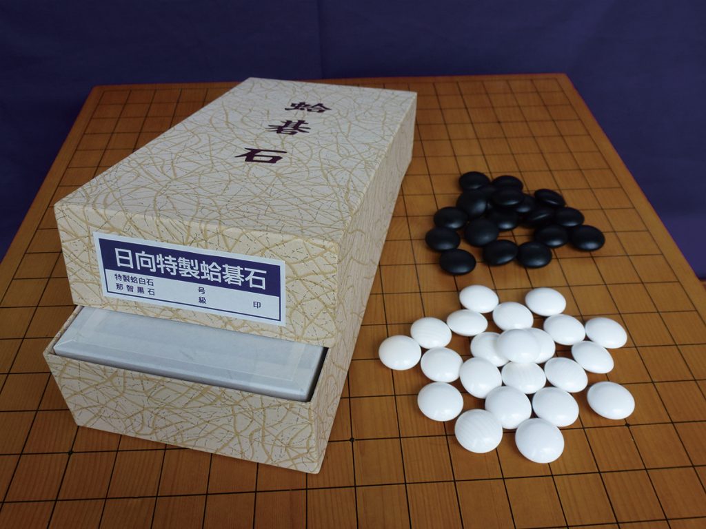 日向特製　本蛤碁石 30号　お値下げ致しました。 本蛤碁石 実用30号 | 前川榧碁盤店